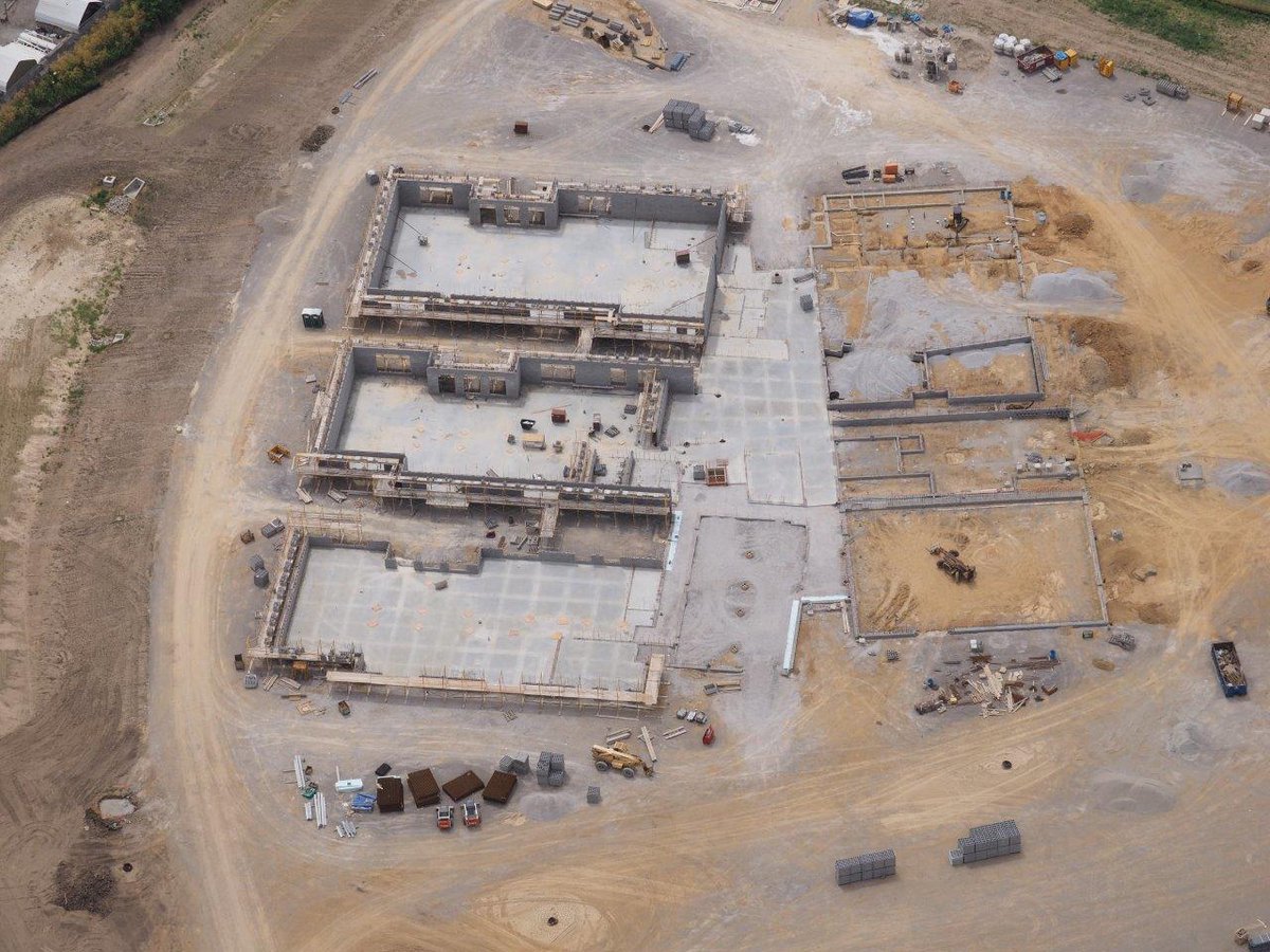 OHFacilities's tweet photo. The new Compass ES, @FCSDNews looks great in these aerial photos, don't you agree? @shp_leading  @SkanskaUSA https://t.co/TFKLQGZvjw