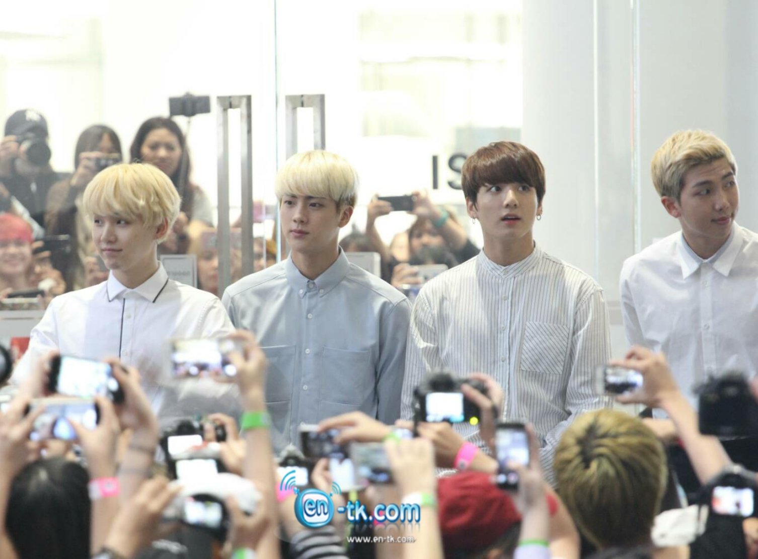 [Picture/Media] BTS at Press conference 화양연화 on stage: epilogue in Bangkok ...