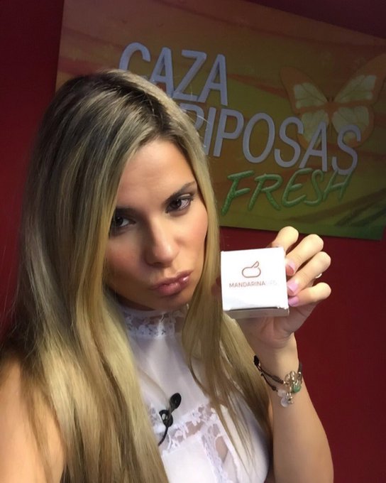 Aumento de labios sin cirug&iacute;a est&eacute;tica gracias a @mandarinalips !!! Ten&eacute;is que probarlo!! Feliz viernes<a href="/tag/adeudelfinari"class="tags"><span>#adeudelfinari</span></a>