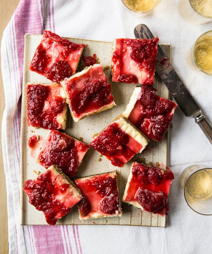 InStyle's tweet photo. These gluten-free strawberry jam cheesecake bars are just the thing to make this weekend https://t.co/zbtxPilsVc https://t.co/GLJbrNG7jN