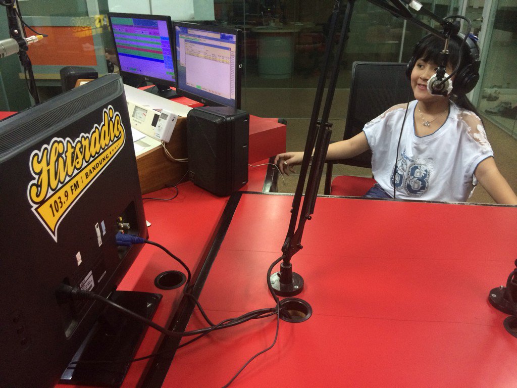 <a href="/official_thania/">Nathania Widjaja</a> menceritakan mengutamakan sekolah nya &amp; pelajaran kesukaan nya ❤️ @Hitsradiobdg 
#DancingGoGoGo