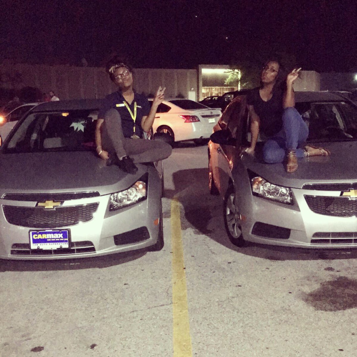 _SimplyyBree_'s tweet image. Bestfriend Goals❤️👯 #SameCar #SameColor #SameYear #SameBow