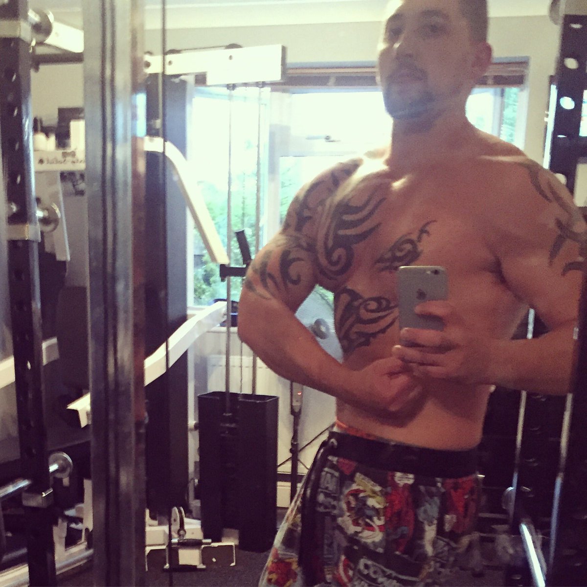 essexbodyguard's tweet photo. big change over the last weeks but still a long way to go #FitnessFriday #weightloss #powerlifting @GrizBearApparel https://t.co/sJ9ZsxxHty