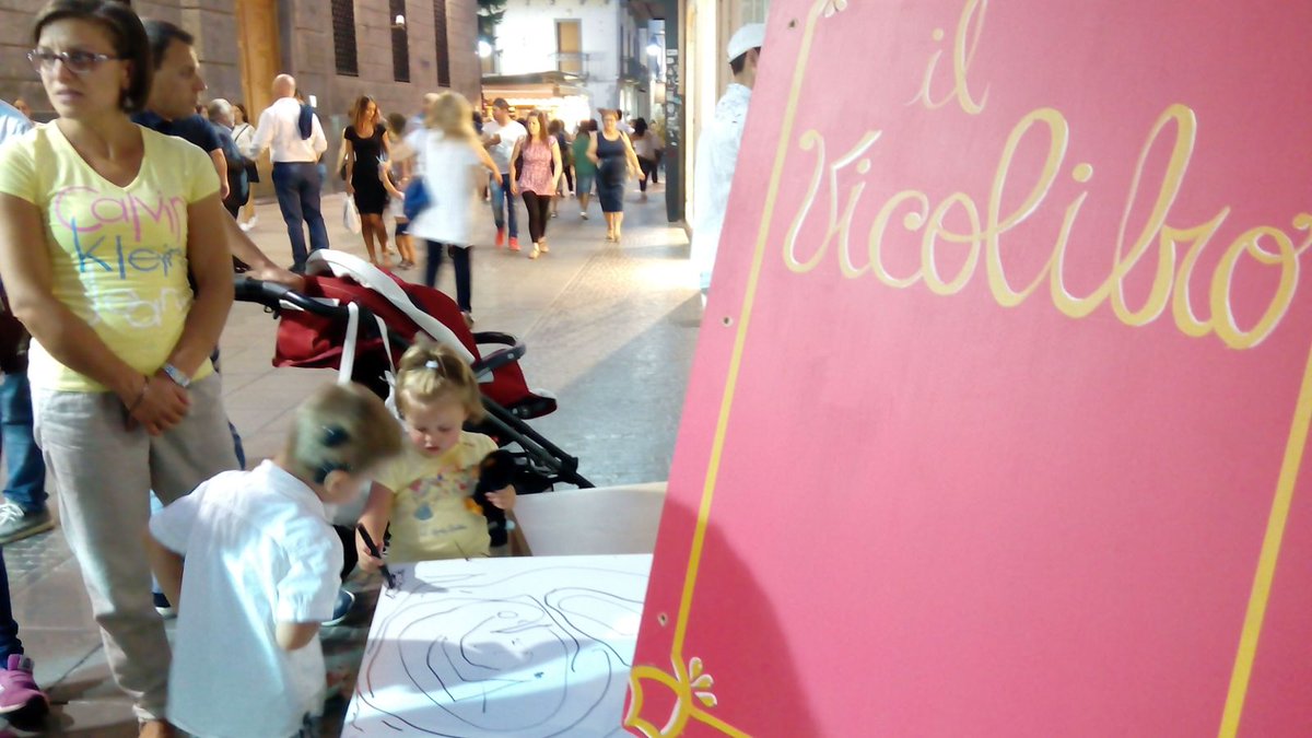 EvaBonitatibus's tweet photo. La #nottebiancalibro noi di #goccedautore #Potenza l'abbiamo celebrata così. Se una notte d'estate un viaggiatore... https://t.co/Woc7hNct7P