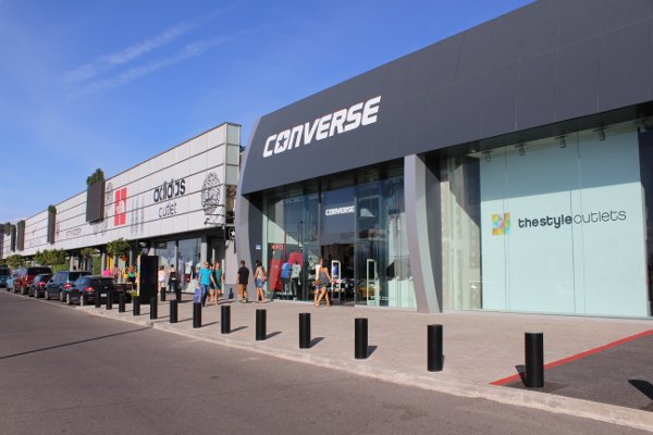 FunShop on Twitter: "Ha abierto en el @Madrid_Style una tienda @Converse Outlet, justo lado @adidas Outlet que ya existía https://t.co/U2EqZSmLRG" / Twitter