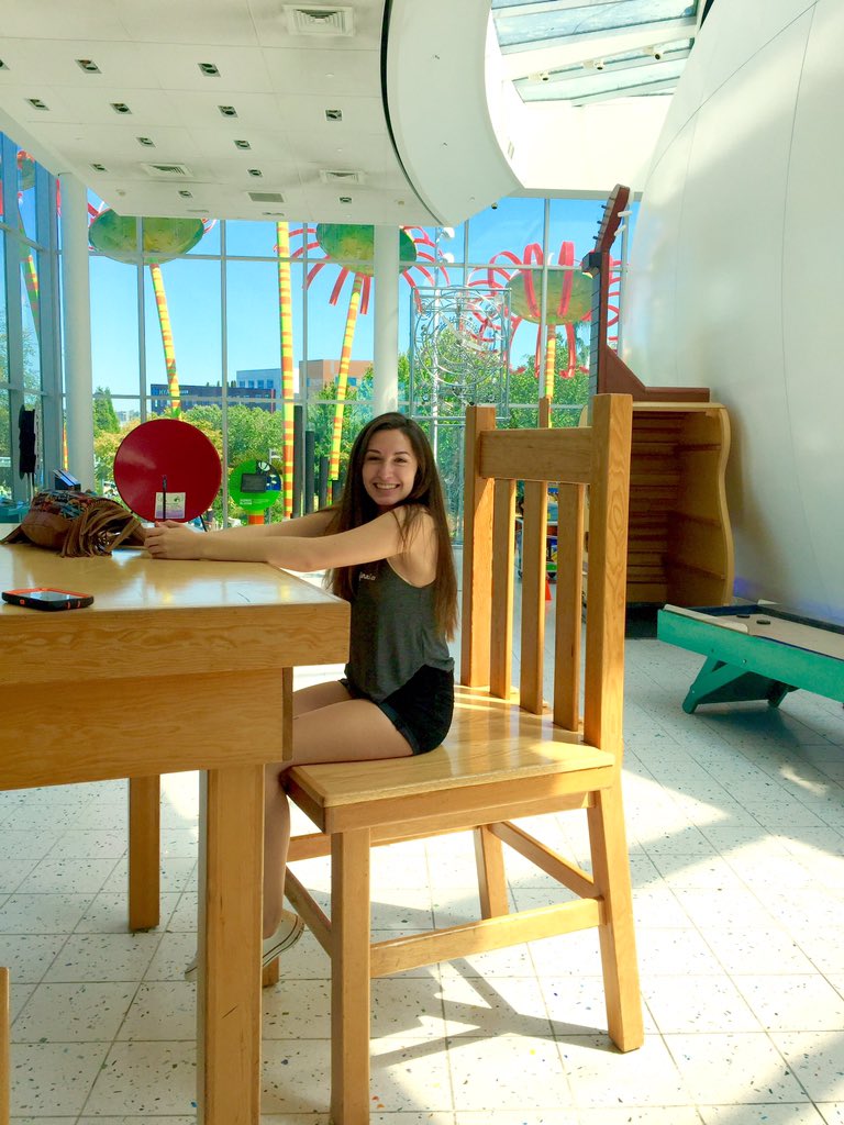 Hayster_'s tweet photo. It's funny bc this is what I look like on regular sized chairs๐ด #MidgetProbs https://t.co/utQlL2XFwc
