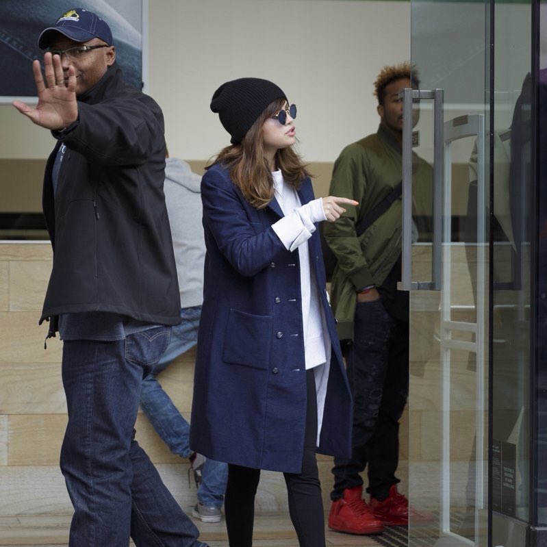 SelenaGomezNews's tweet photo. Selena in Melbourne today. https://t.co/ydtIefpEtf