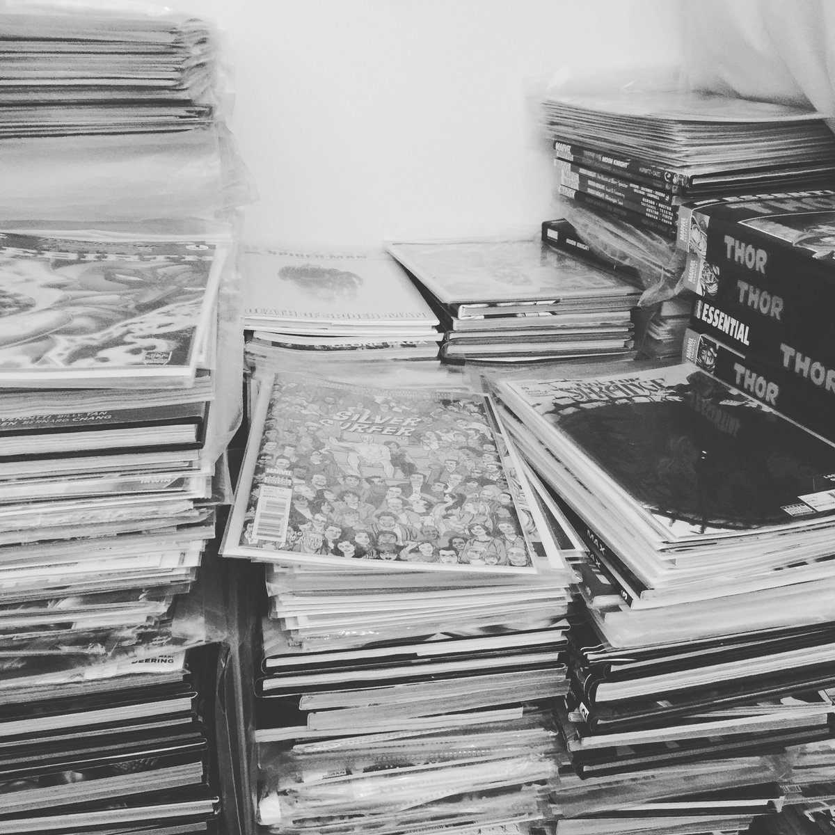 girlygeektalk's tweet image. One of the many comic piles around the house #Needmorestorage #DC #Marvel