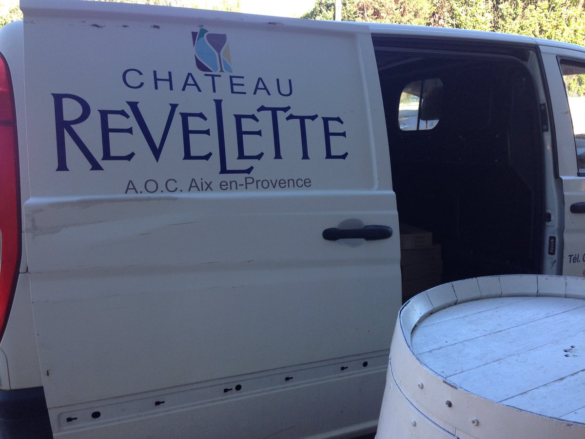 SimplementVin's tweet photo. Livraison ! Merci Château #Revelette ! Hmmm les bons vins de notre ami Peter Fisher... https://t.co/y1D590UmvE