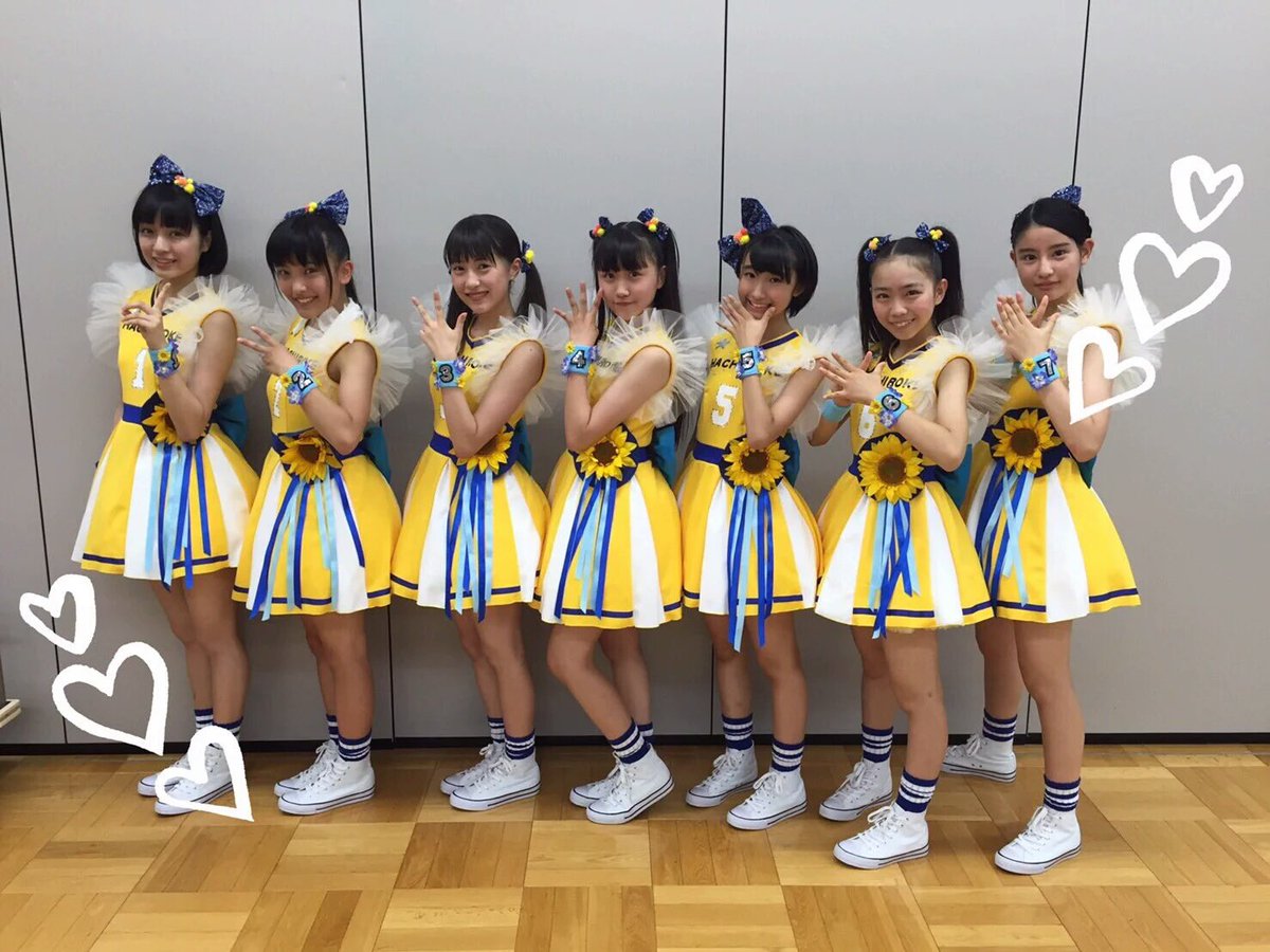 yukkun_0920's tweet photo. はちロケの新衣装はかのんちゃんがデザインしてトシ子ちゃんが手直ししたらしい

他のメンバーは口を出してなくてほとんどかのんちゃんが考えたみたい

結構時間かかったって

すごく可愛いいし、工夫されてるね

#はちロケ https://t.co/plkaX93Pby