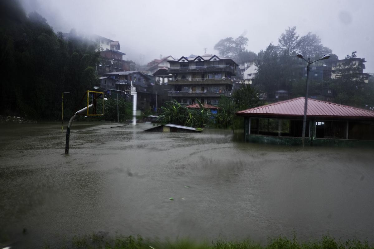 anadoluagency's tweet photo. Storms from #TyphoonNida kill 4 people in #Vietnam https://t.co/alrrjz3fOs https://t.co/LzYLz0I13A