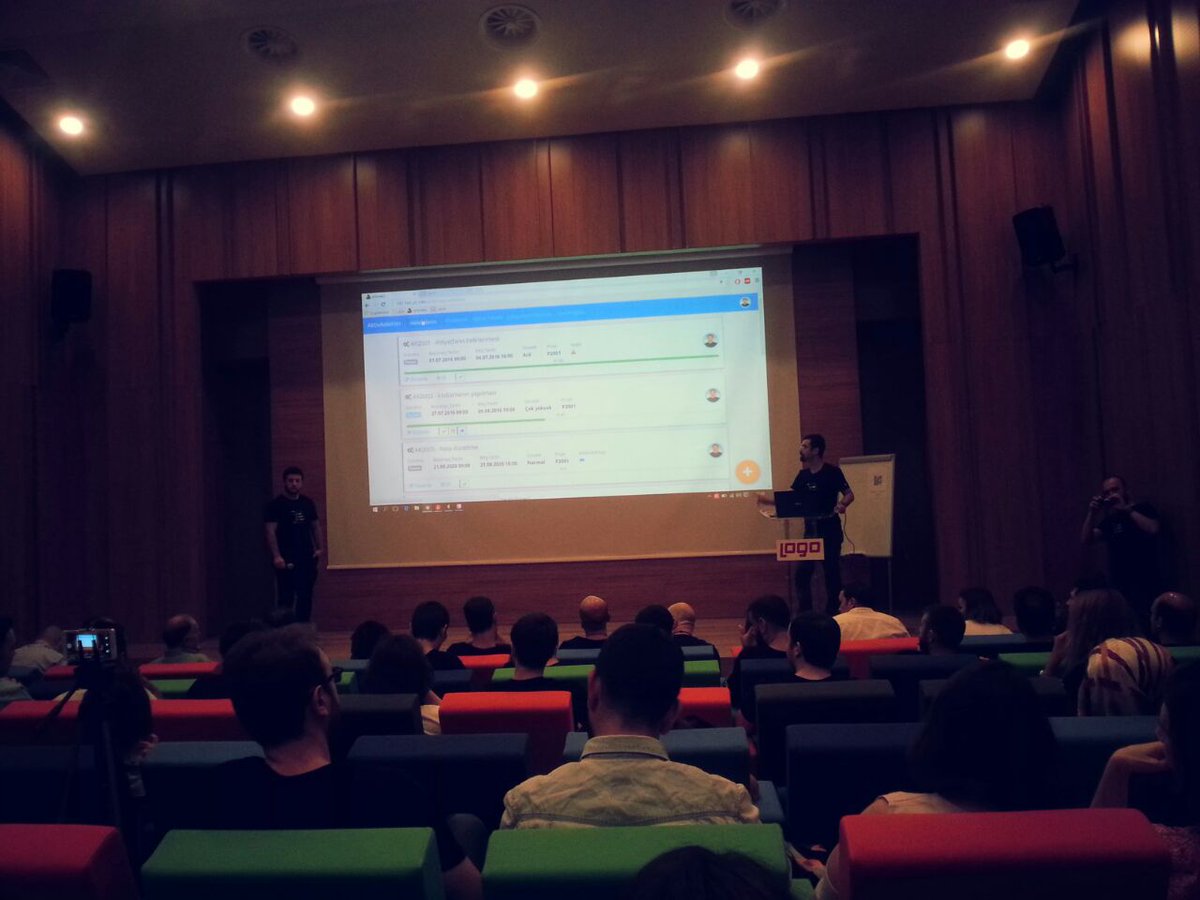 logoyazilim's tweet image. Logo #Hacktime&apos;da kritik son saatler! İşte yarışmacılarımız final sunumu için sahnede.