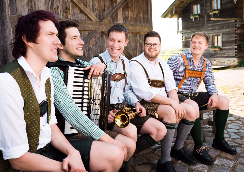 FuenfAufKraut's tweet photo. Danke an @alexjurban für die beschönigenden Fotos! #freibiergsichter #5aK #Volksmusik #Internationalbeerday https://t.co/NwptcccntM