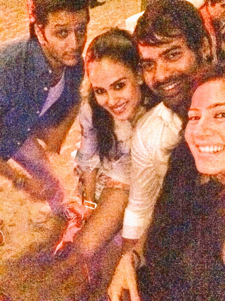 #HBDGenelia @geneliad im sure ur boys r pampering u like a queen.. Lots of love and happiness always ❤️