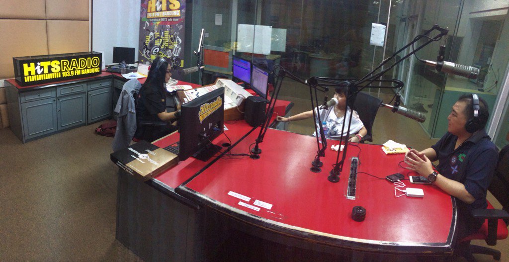 <a href="/official_thania/">Nathania Widjaja</a> di temanin Papi Budi ngobrol tentang hobi masak &amp; cita-cita nya menjadi Master Chef "@Hitsradiobdg