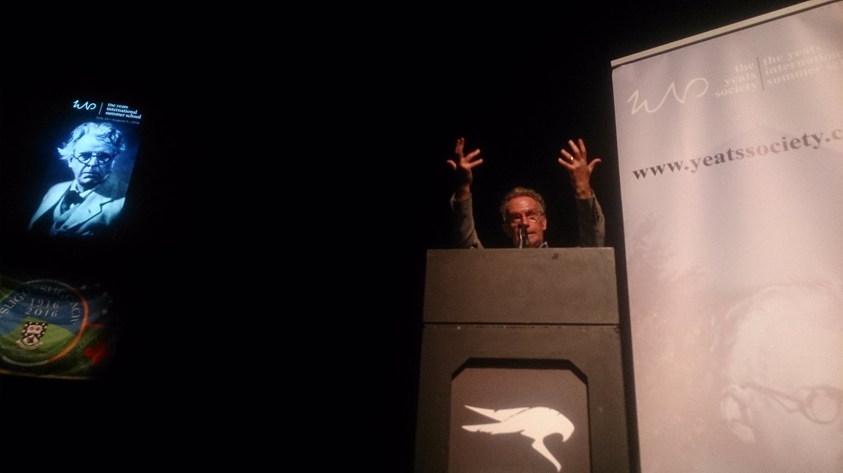 avaunt_la_garde's tweet photo. Brilliant Fintan O'Toole on the (in)visible magic tricks of the dramatist mage WBY #YeatsISS2016 #DateswithYeats https://t.co/qemjBczLF3
