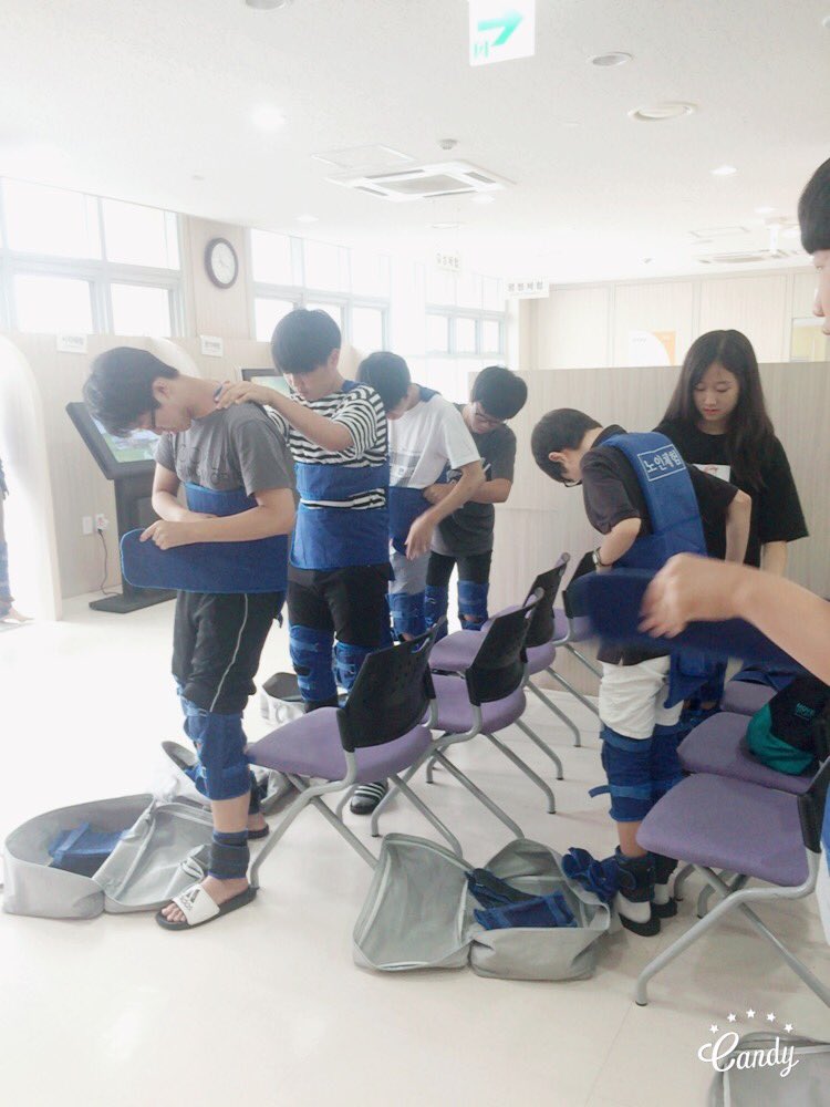 sunobok21's tweet photo. 수정푸른봉사단 8/1~12일 진행됩니다!자원봉사에 관심있는 학생들이 모여 다양한 봉사를!활동에 앞서 심폐소생술교육과 치매체험을 진행했습니다!2주간 자원봉사로 참된 가치를 가질 수정푸른봉사단을 기대합니다#성남시 https://t.co/zhEFORyF36
