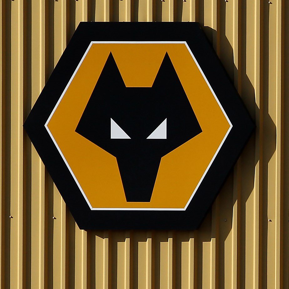 bet365's tweet photo. Who will be higher in the football league pyramid in five years' time? 🤔

RT – Wolves 🇨🇳
❤️ – West Brom 🇨🇳 https://t.co/V5XsdfxgjW