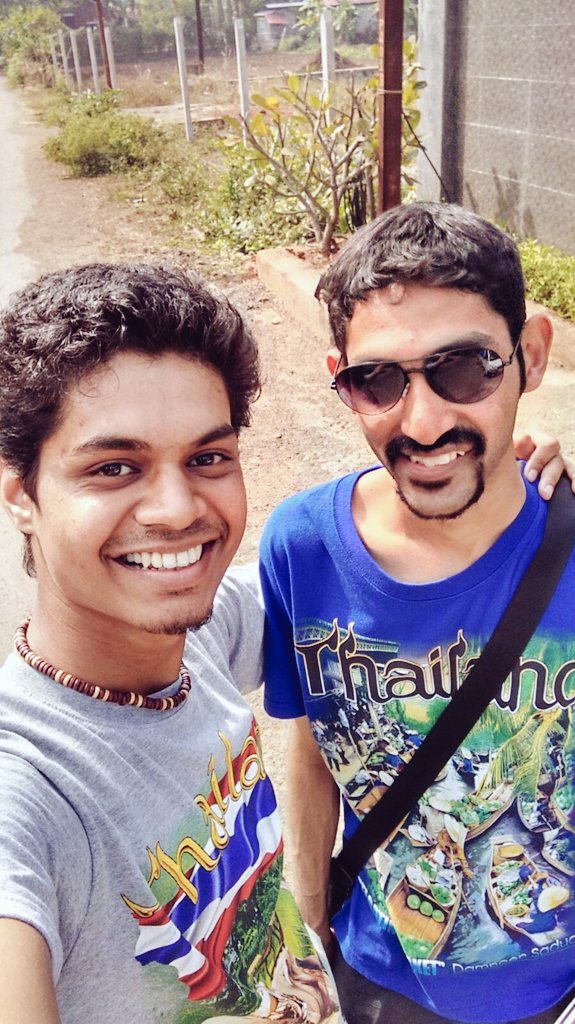 BendreAnish's tweet photo. #FriendshipDay #Selfie with Best friend #SameTshirt @Guruprasad__J @MumbaiTimesMT #MTspecial #FriendsForever https://t.co/DD01SRZPLR