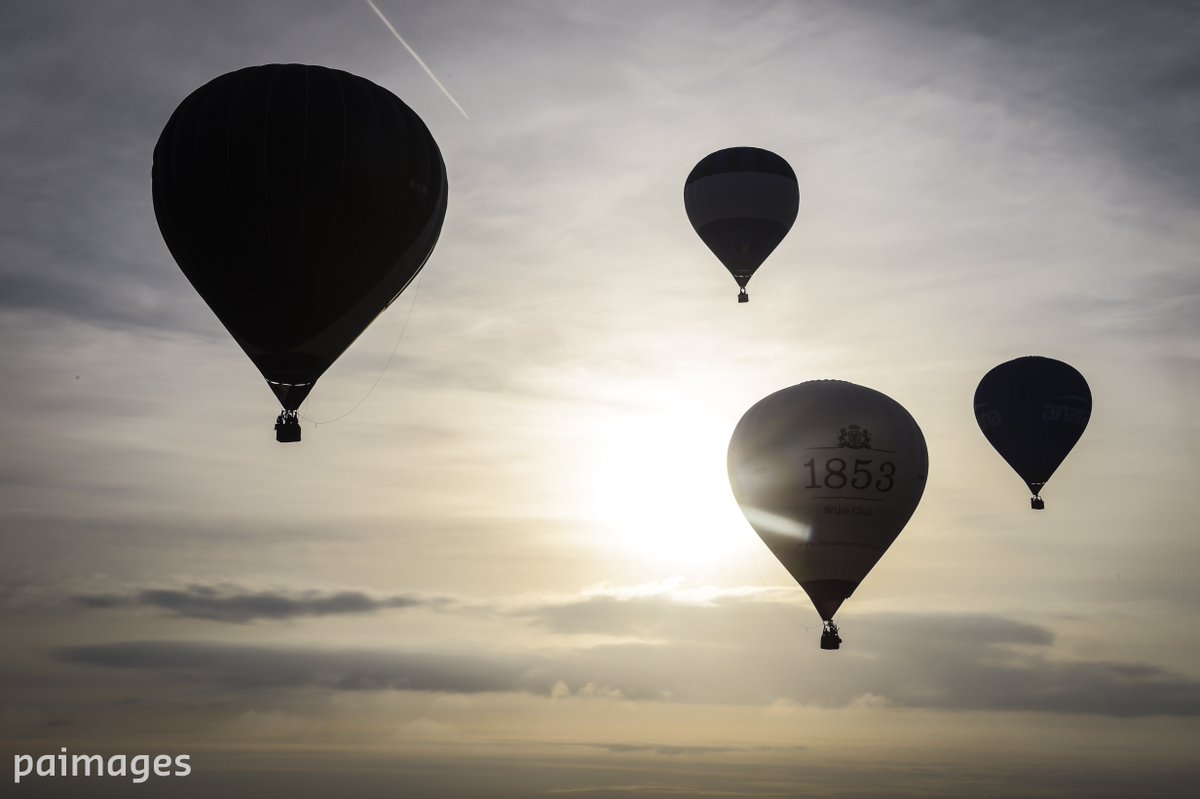 PA's tweet photo. Photos from Bristol International Balloon Fiesta by @BenBirchallUK https://t.co/rR5ZuOuHOy