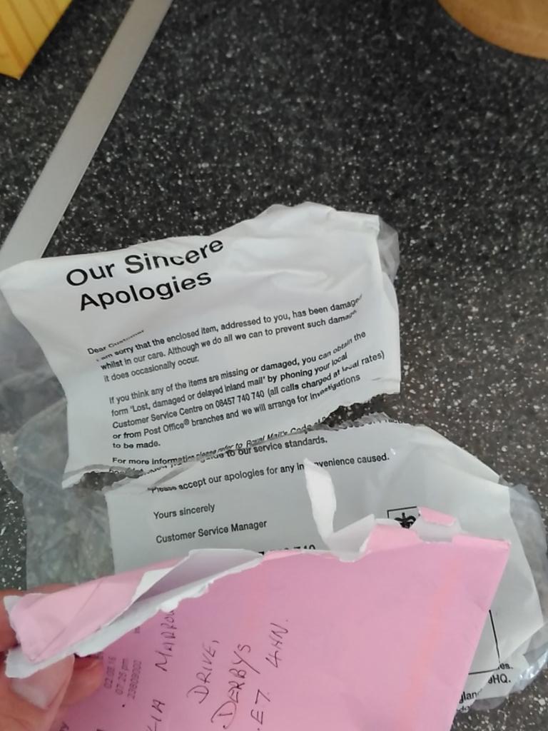marrowman84's tweet photo. @RoyalMail when its ur daughters 5th birthday &amp; royal mail rob the cash out of it then say its damaged!! Nice one https://t.co/tLbvCKOBAA