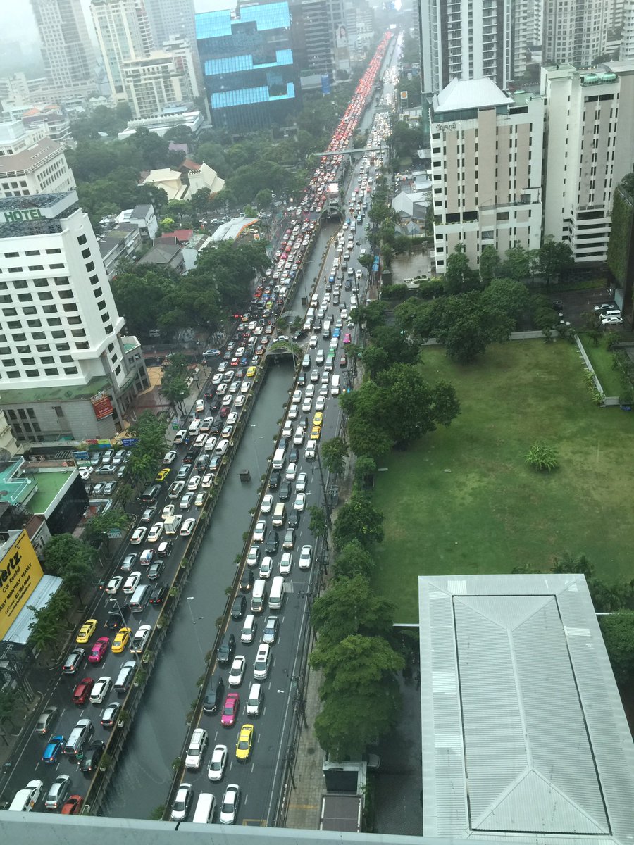 BOOM997's tweet photo. @js100radio สาทร ณ เวลา17:00น. https://t.co/kCYqeOE8Pl