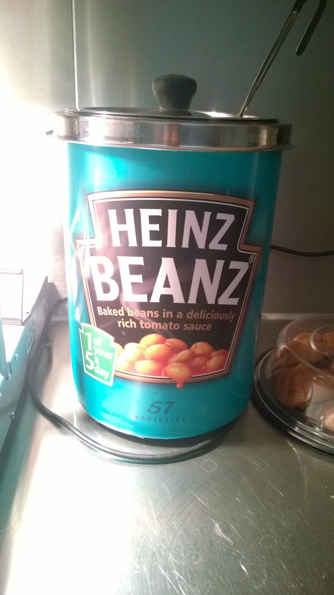 anomomaterial's tweet photo. Giant Heinz Beanz tin and croissant for scale. God bless you @HeinzBeanzuk. #beans https://t.co/hLGzMnd0HZ