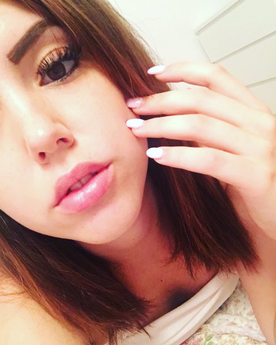 Pero yo solo sigo tu juego... Te lo doy cuando me pides fuego 🔥😈 https://t.co/0wDaaknv9s<a href="/tag/webcams"class="tags"><span>#webcams</span></a>