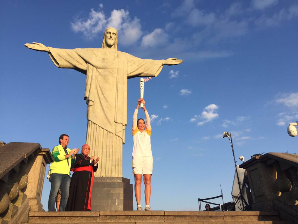 Rio2016_fr's tweet photo. L'@OlympicFlame est à #Rio2016 !
C'est le JOUR J ! 😍 https://t.co/fwpabWcVf1