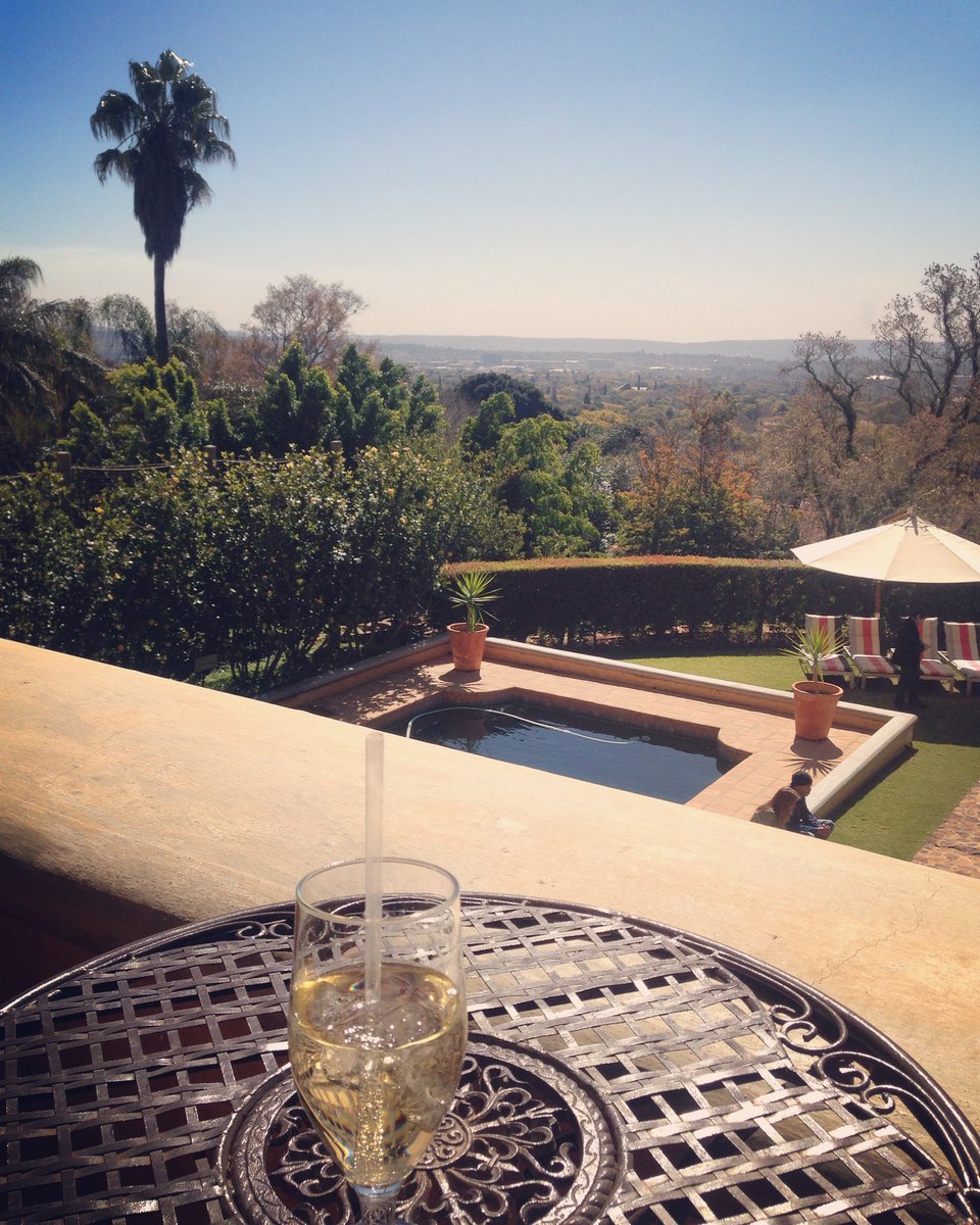 Sipping drinks #poolside at the beautiful @CastelloDiMonte What a view of Pretoria... #winter #sunny #bliss 💛