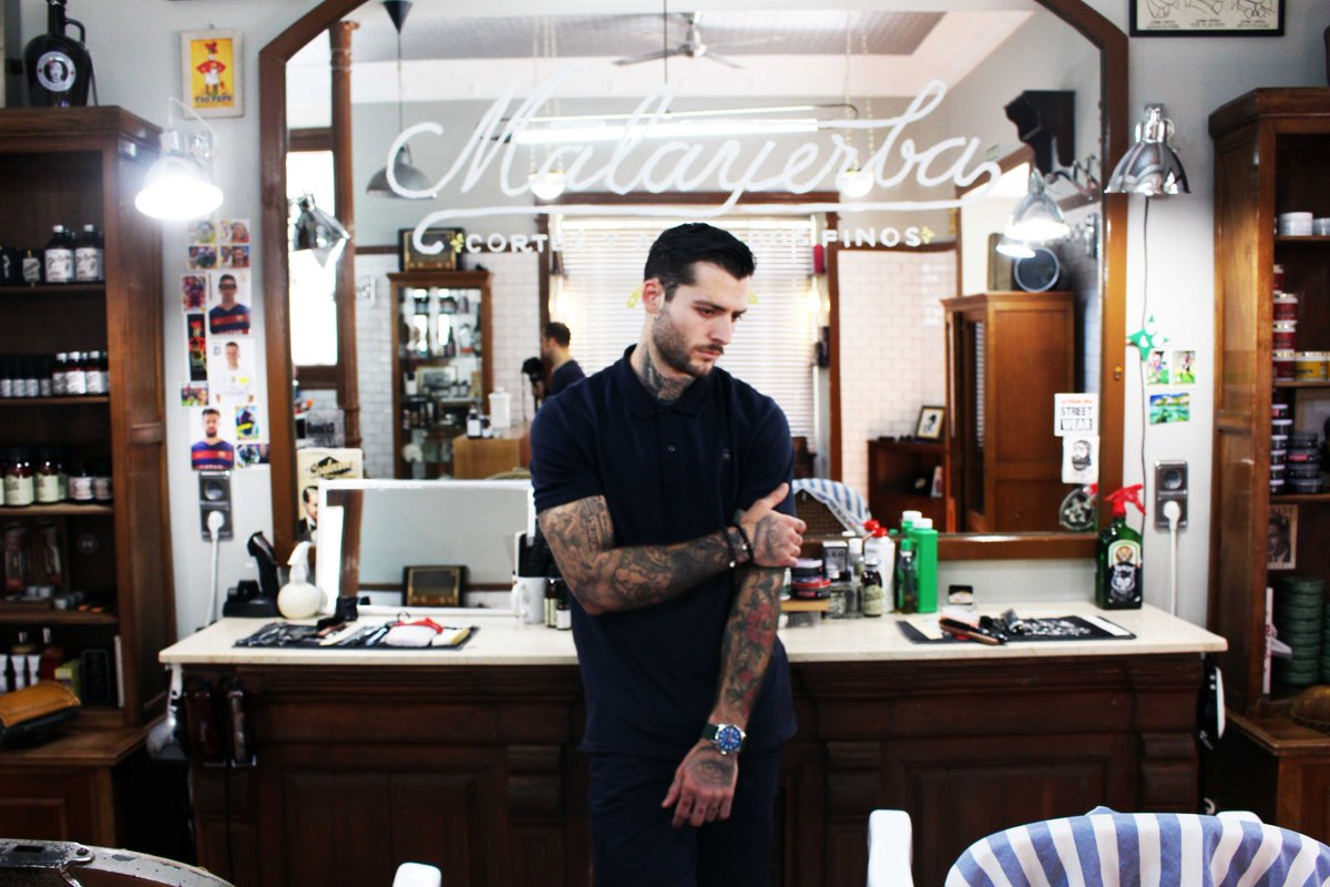 <a href="/ferLopezXV/">Fernando López</a> en <a href="/la_malayerba/">Barberia Malayerba</a> con nuestros relojes #FelizFinde