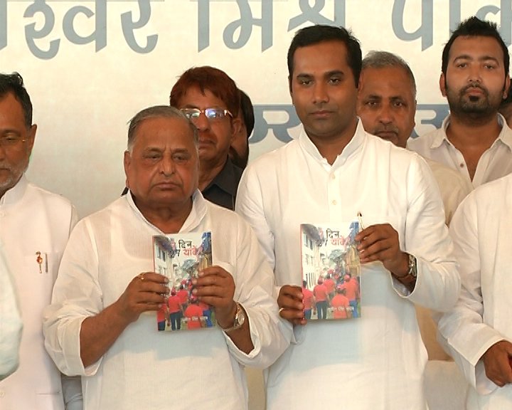 sunilyadv_unnao's tweet photo. मेरी पुस्तक #7दिन  27 यादें का विमोचन । https://t.co/GtIpuLm8mU