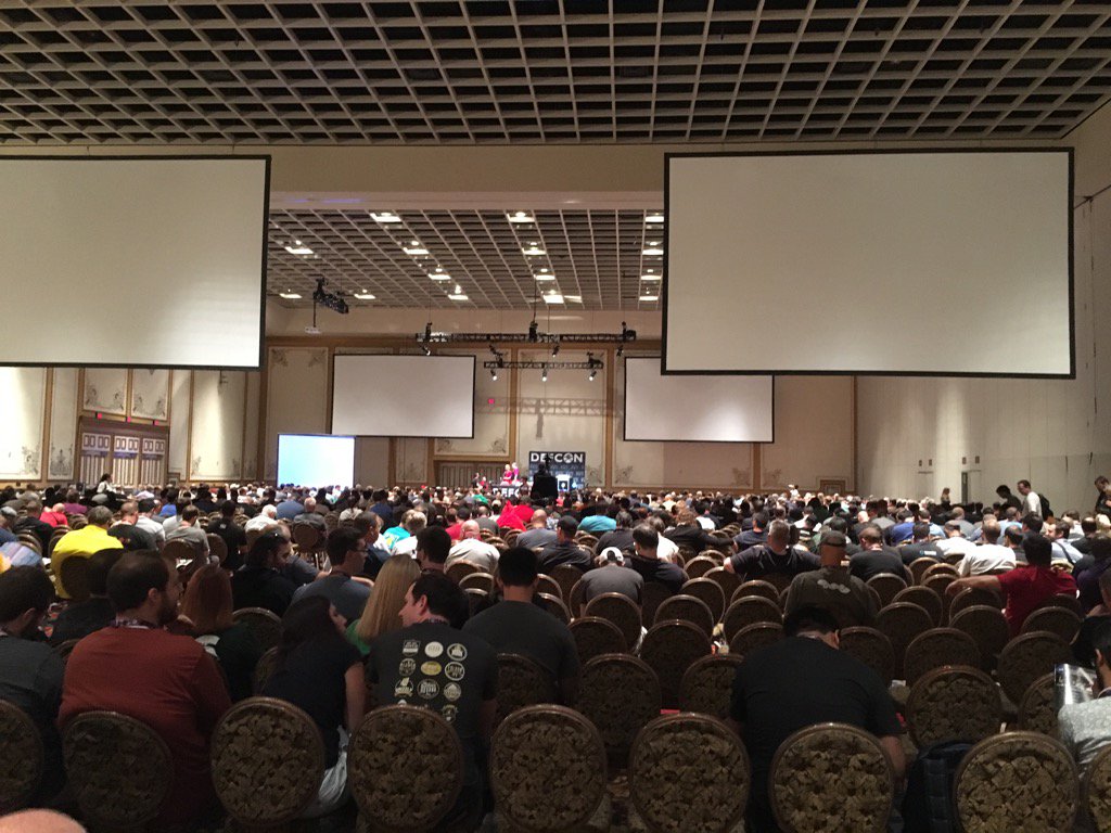 simubucks's tweet image. #Defcon24 inicia