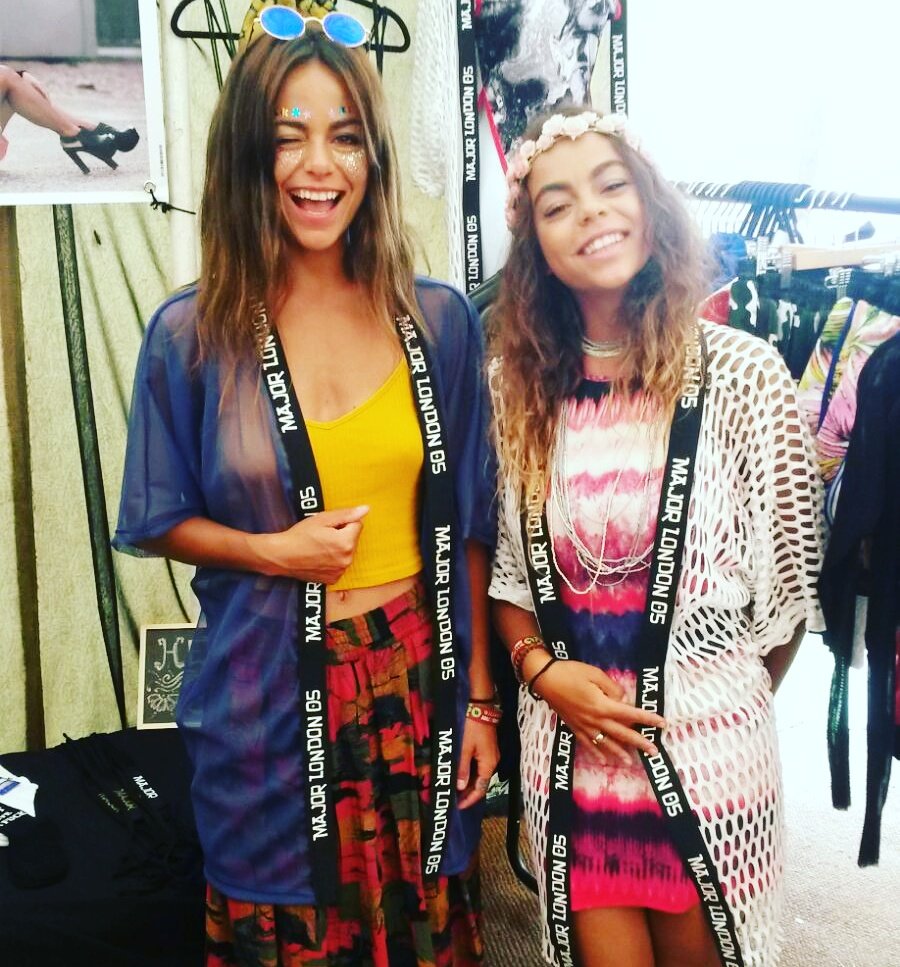 MajorLondon05's tweet image. Kimonos going strong at Wilderness Festival 💪❤ #majorlondon05