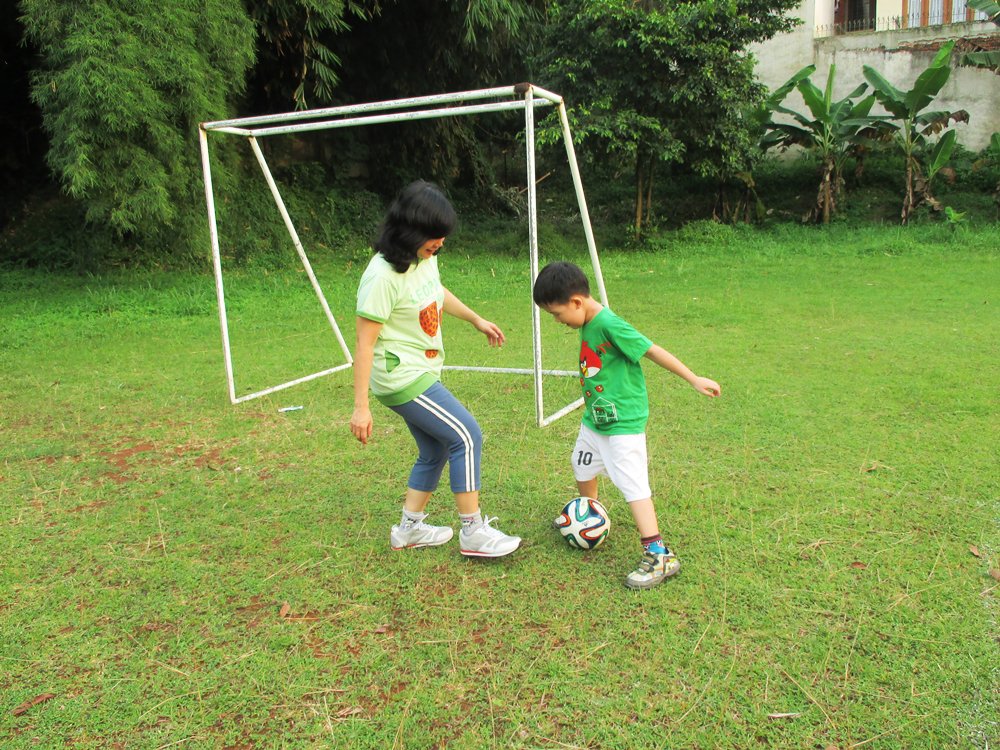 phanglilian's tweet photo. Bermain bola bersama anak sangat seru #ForceMagicKIDSTIME @ForceMagicID @susyuci @indah2star @NikenBagus https://t.co/gqusb5s1bG