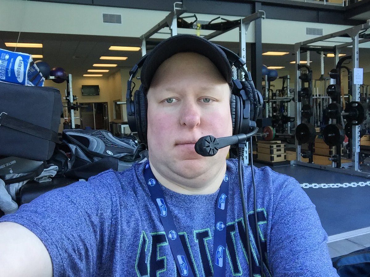 stormyjd's tweet photo. 45 mins to go till #Q13FOX @Seahawks #TrainingShow time!! 😜 https://t.co/HKg3lFnrRN