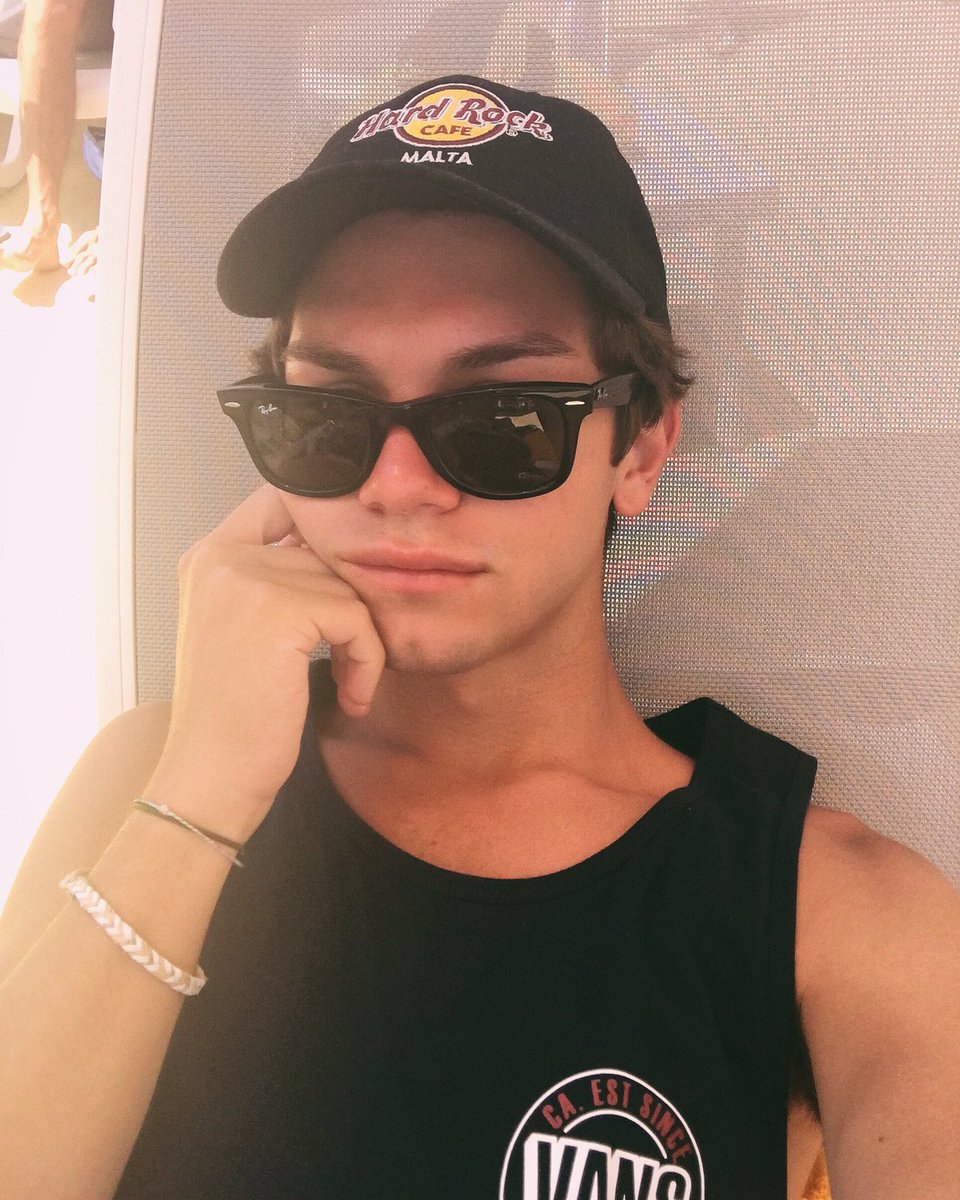 RealAlbericoyes's tweet photo. Helloo https://t.co/YzwDhMKJZe