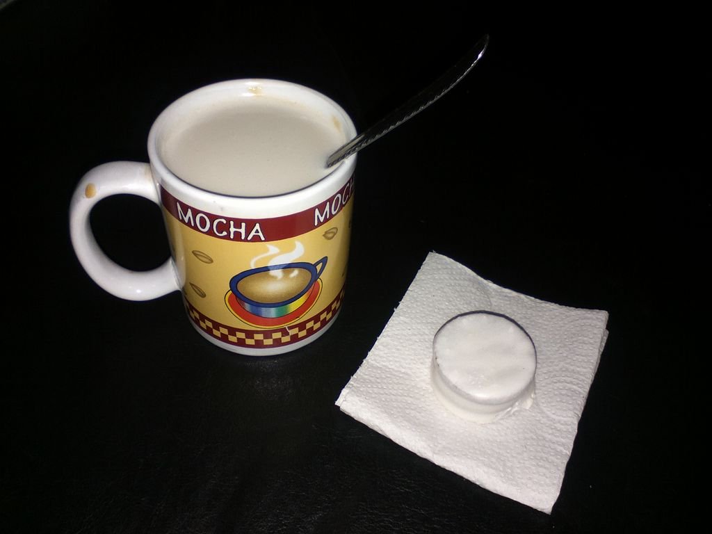 SrtaCeciRuess's tweet photo. @Gonzfd Gonza,Todos los Días cuando me voy a la cama me llevo mis Caprichos #Godor,Mi Té Con Leche y Mi Alfajorcito https://t.co/EgvreTNjR9