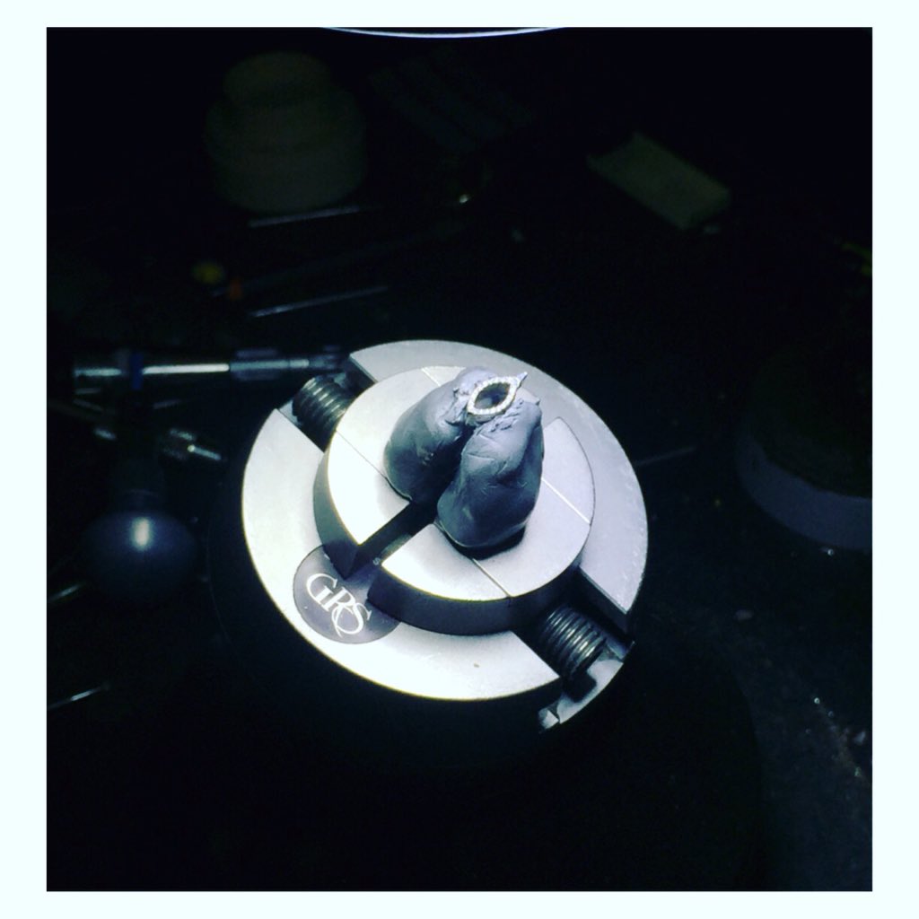 Cellinipearls's tweet photo. https://t.co/O5sDhplrGk Micro setting at Cellini, #cellini #cambridge #cambridgetown #jewellerydesign #jewellery https://t.co/BAoKkp4bkV