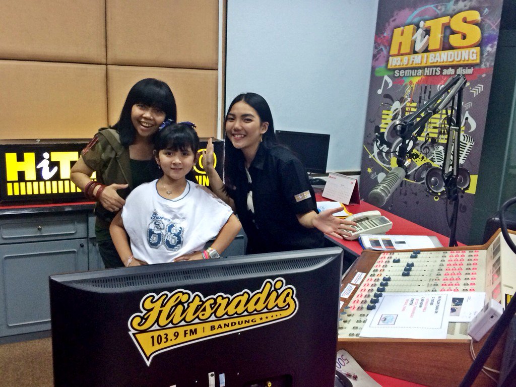 Terimakasih @Hitsradiobdg utk keseruan ngobrol nya dan support <a href="/official_thania/">Nathania Widjaja</a> terus ya 😘😘😘

Haturnuhun Ikyu 🙏🙏🙏