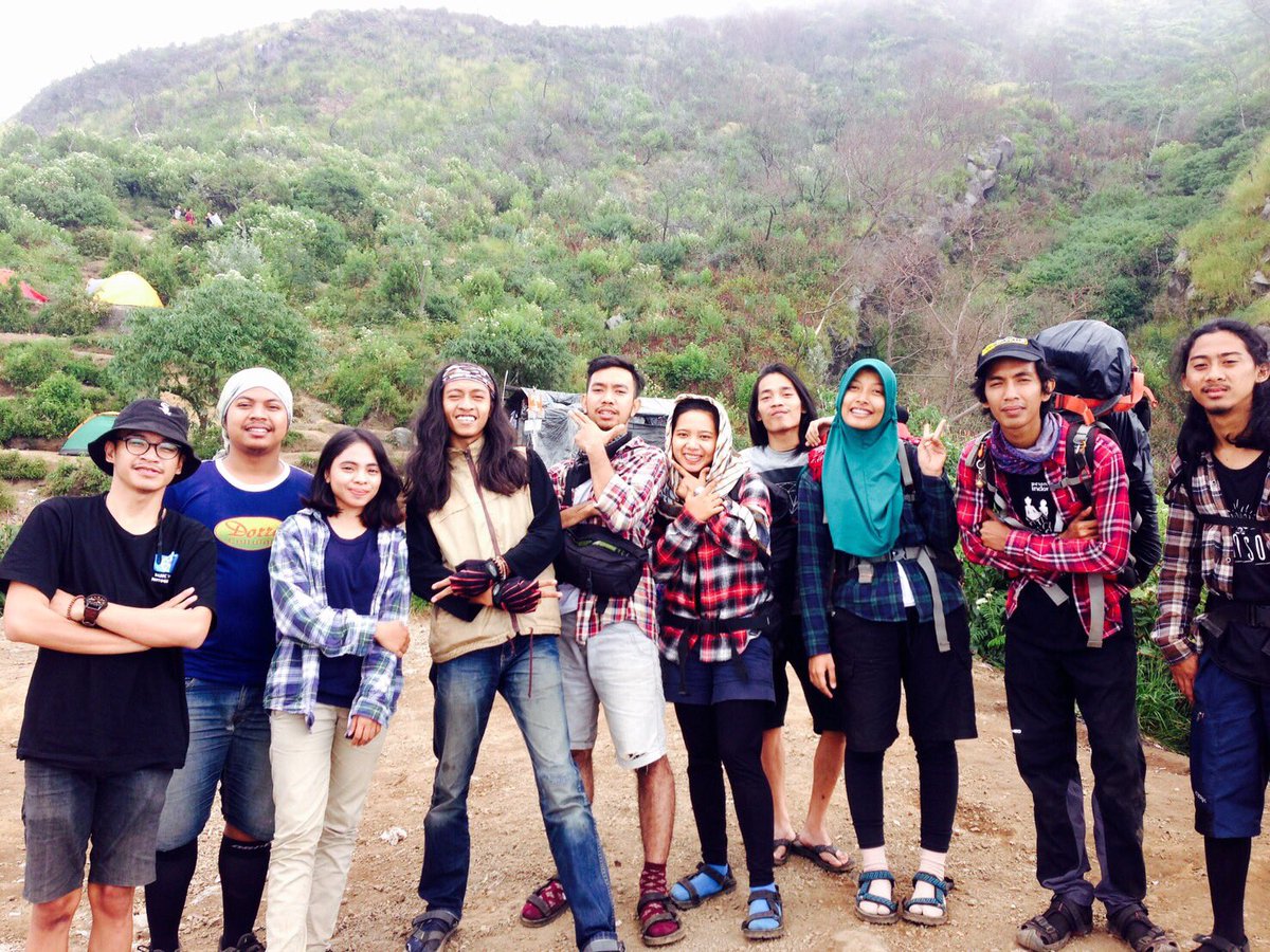 Yoi makrab Forsem ft <a href="/pendopofotosolo/">PENDOPO FOTO SOLO</a> &amp; @PanoramaJakarta merapatkan seduluran di gunung. #gakcygakjalan