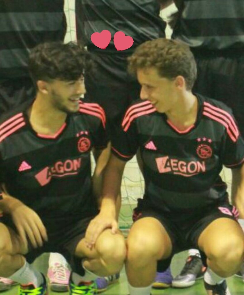 intervodafone1's tweet photo. Albertino hay en el vestuario te espero para que me comas la pirula. https://t.co/2n03iFVWbW
