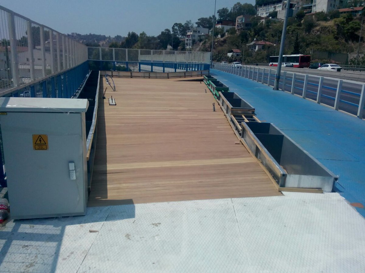 ozan0835's tweet photo. Bayraklı kıyı 1.etapta Deniz merdivenlerinin montajı ve viyadük imalatlarının boyanması çalışmalarına başlandı. https://t.co/jzHGuNqPKy