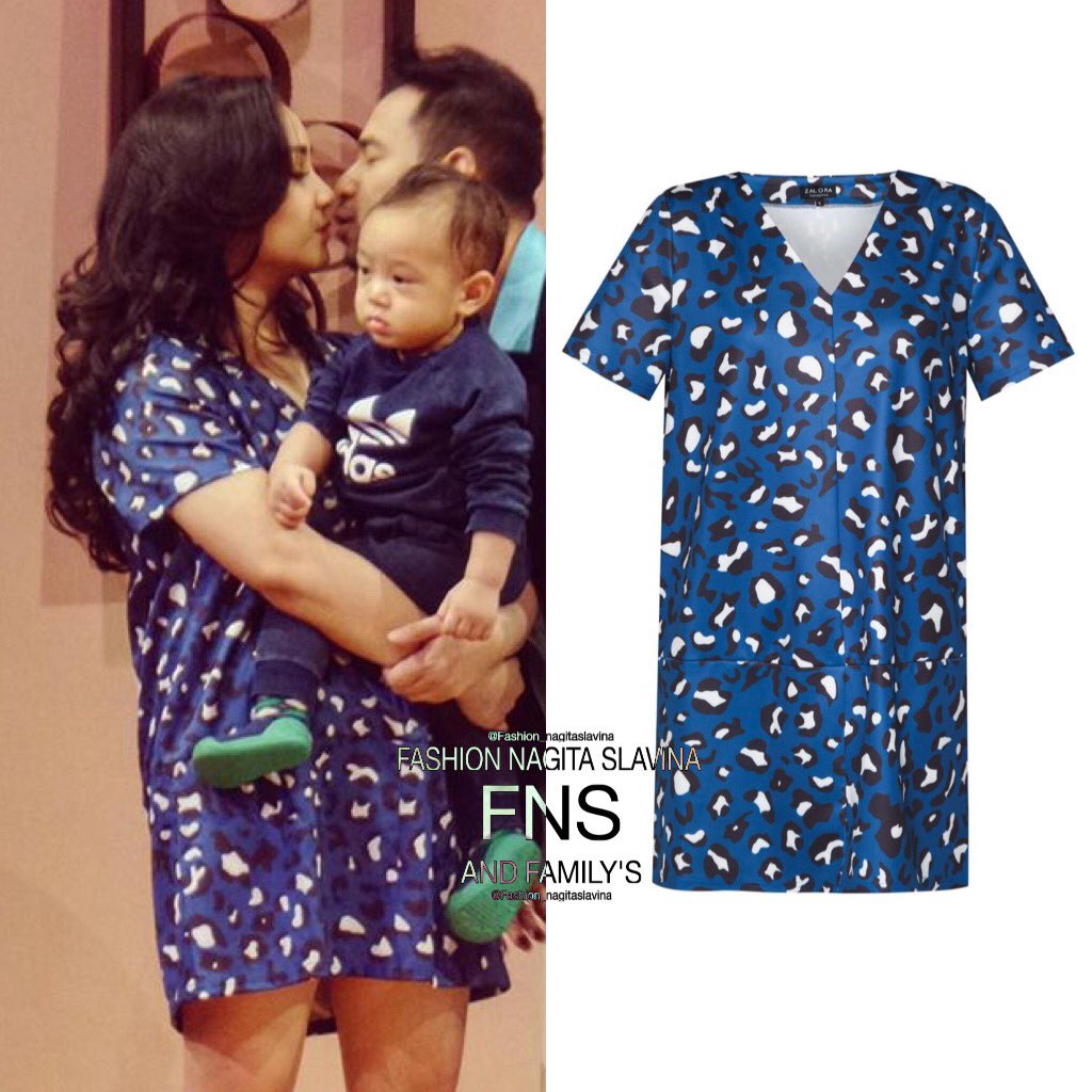 #NagitaSlavina wearing #Zalora 'V-Neck Shift Dress' from zalora.co.id 399.000 IDR