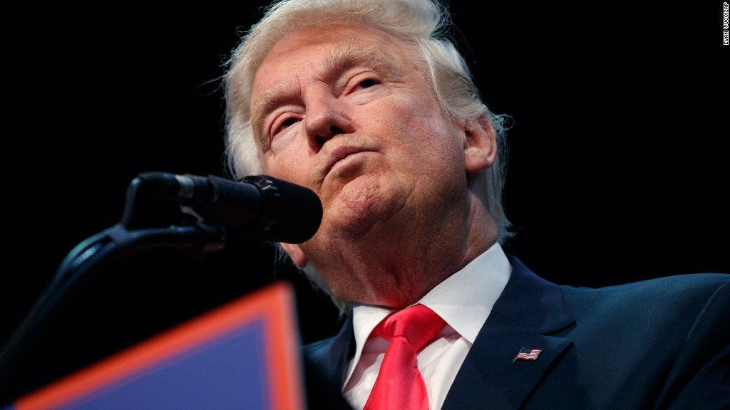 CNN's tweet image. Donald Trump admits he has not seen video of a US plane delivering cash to Iran cnn.it/2aqRYKa