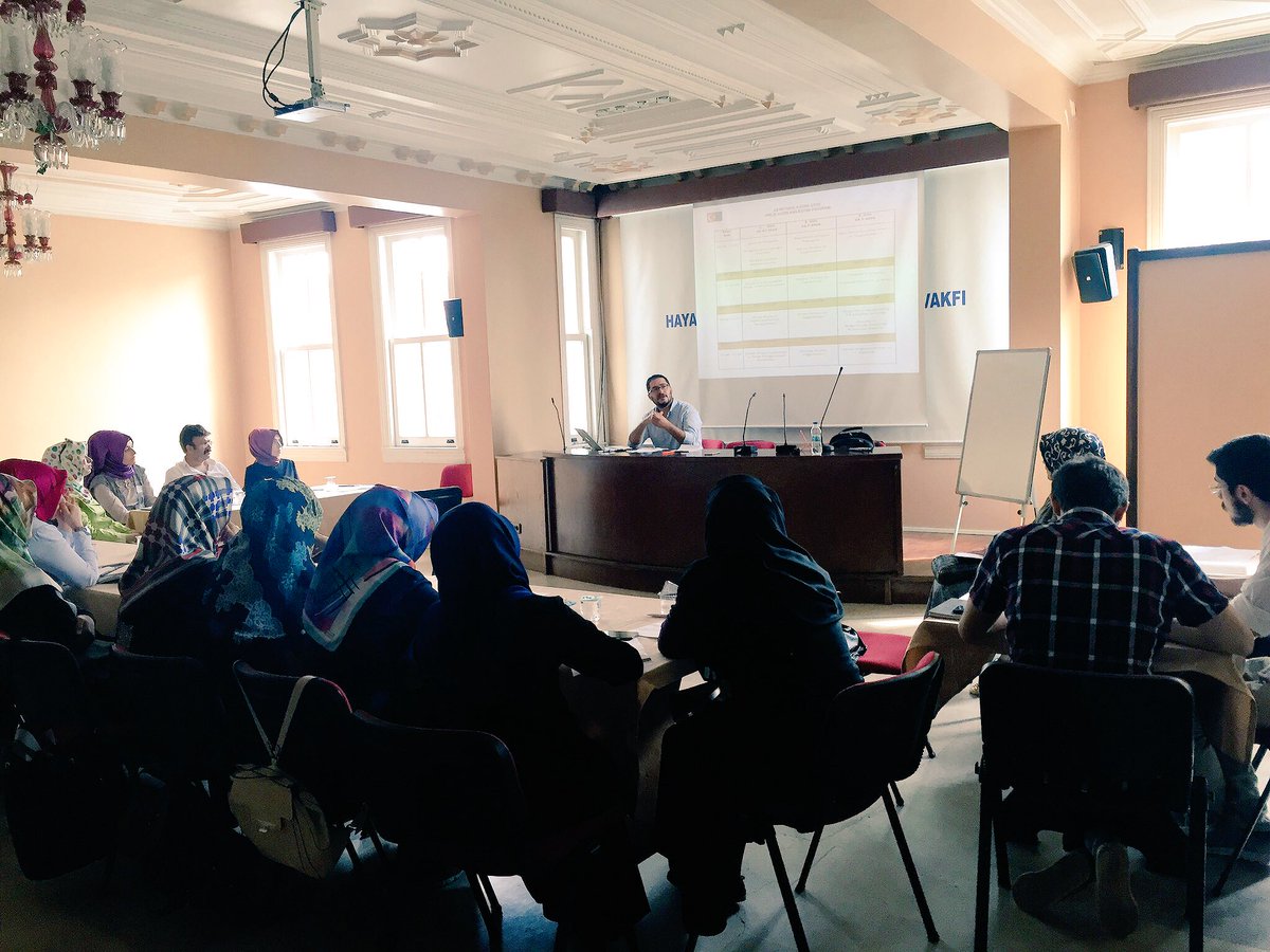 AB ve kalkınma ajanslarına yönelik proje yazma eğitimimiz yemekten sonra form inceleme ile devam etmektedir.