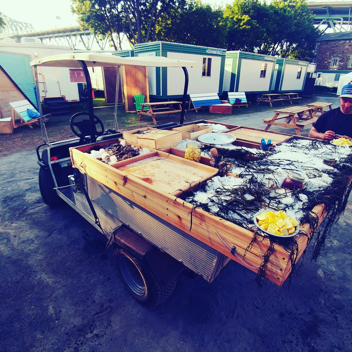 ChefChuckHughes's tweet photo. Golf Cart Oyster Bar....✅ https://t.co/d6mMxV1VyD