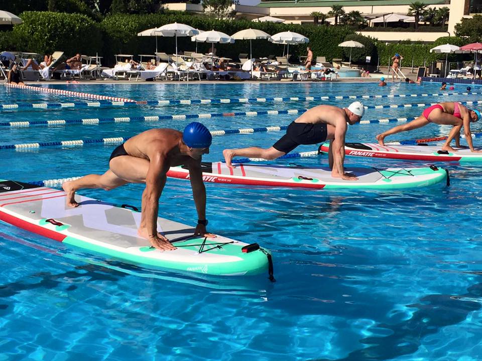 Aspria_IT's tweet photo. Sperimentiamo tante #novita per voi... che ne dite? #wateryoga #flyairfit @SteveMarini https://t.co/zzU9StWVl5
