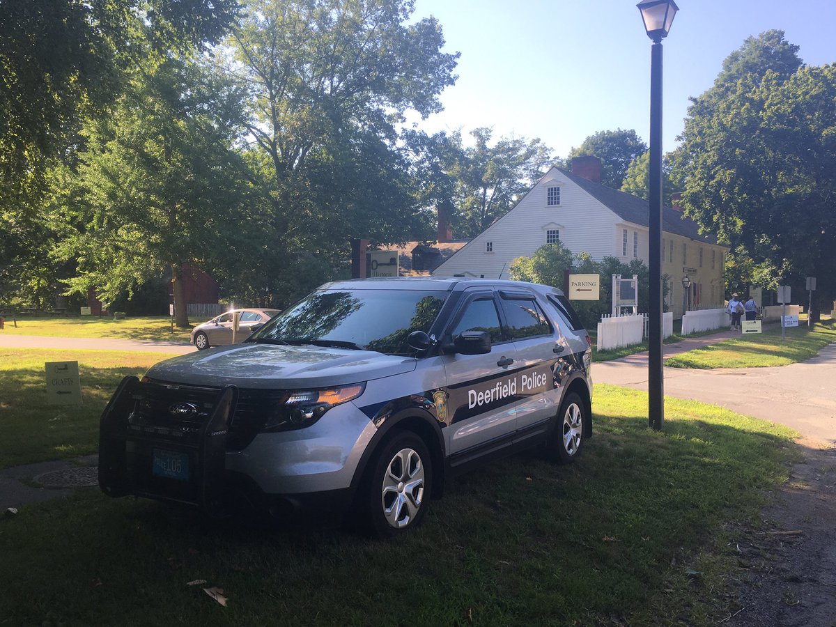 Officer will be helping out <a href="/HistDeerfield/">Historic Deerfield</a> today #FreeFunFridays