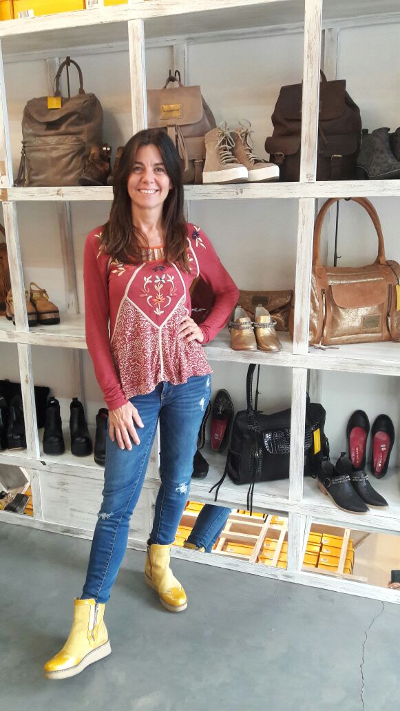 Una vidriera que trasmita un mensaje y que venda. Los tips y <a href="/CarinadelaCruzz/">Carina de la Cruz</a> da su técnica. casosdenegocios.com.ar/vidrieras-que-…